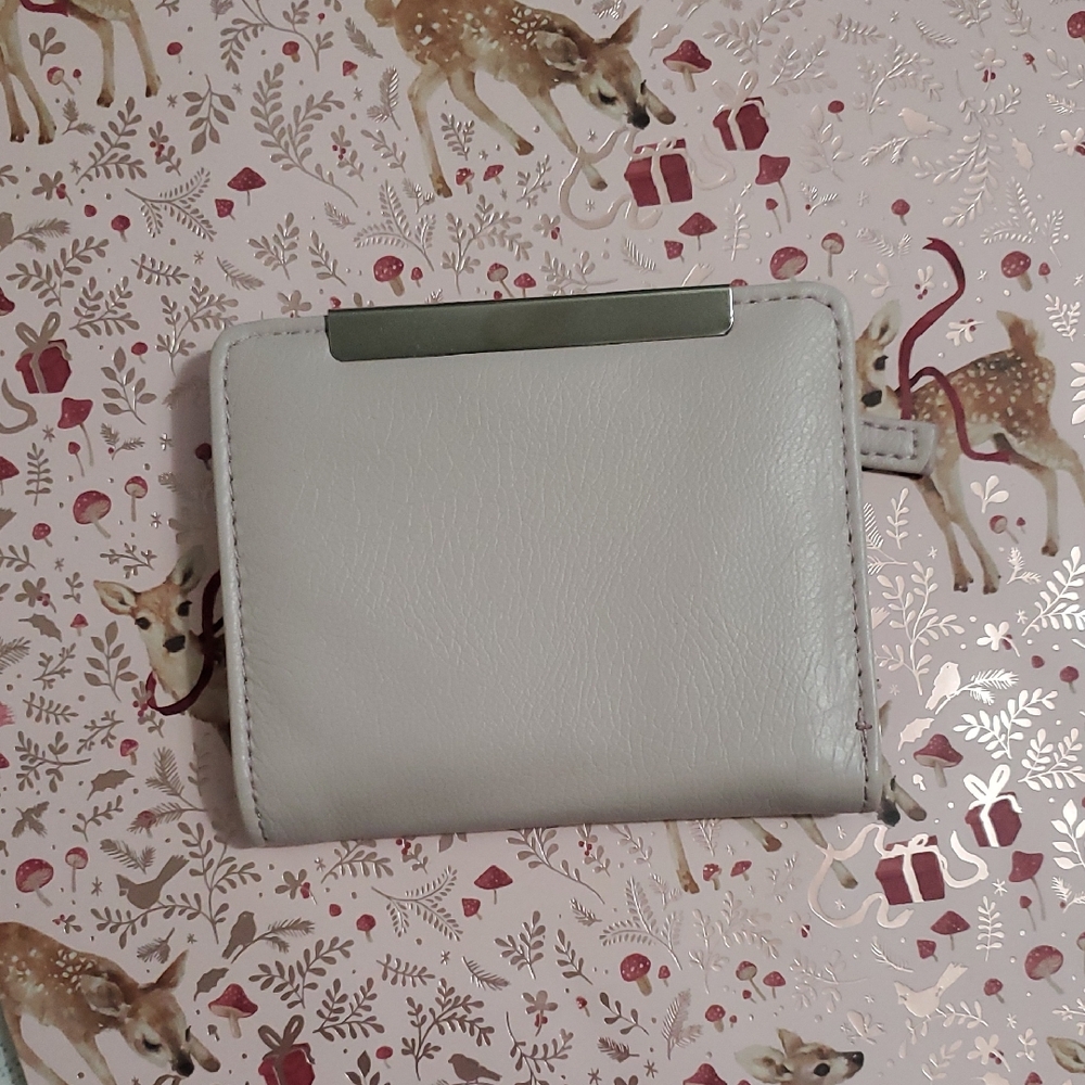 Mundi Cream Leather Wallet-NWOT